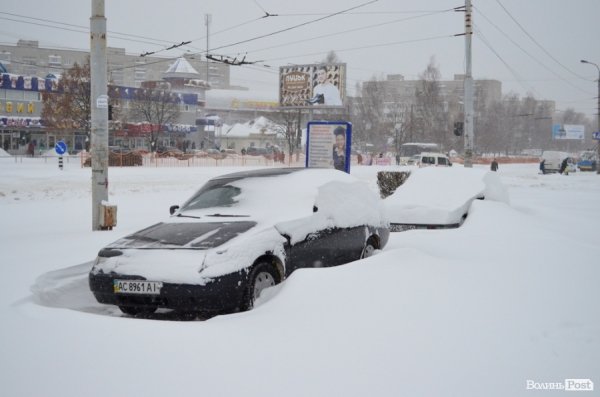 Як Луцьк замело снігом. ФОТО