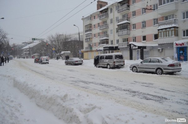 Як Луцьк замело снігом. ФОТО