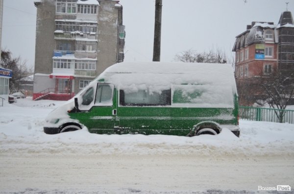 Як Луцьк замело снігом. ФОТО