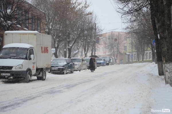 Як Луцьк замело снігом. ФОТО
