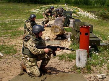 Волинян просять не ходити в ліс, щоб не потрапити під кулі