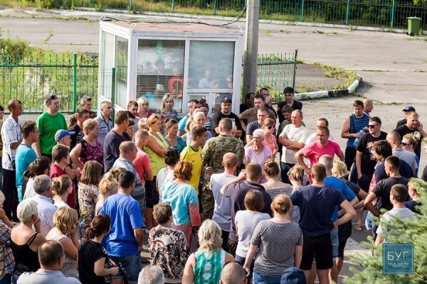 На «Устилузі» затримують автомобілі з однотипним товаром. ФОТО. ВІДЕО