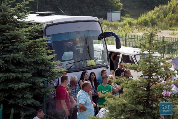 На «Устилузі» затримують автомобілі з однотипним товаром. ФОТО. ВІДЕО