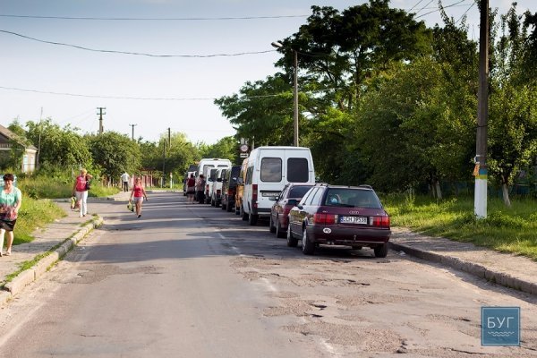 На «Устилузі» затримують автомобілі з однотипним товаром. ФОТО. ВІДЕО