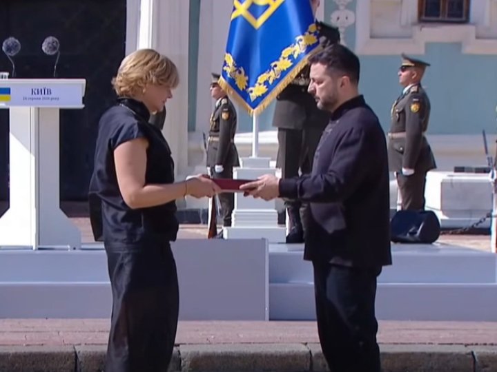 Зеленський вручив орден «Золота Зірка» дружині загиблого Героя з Волині. ВІДЕО