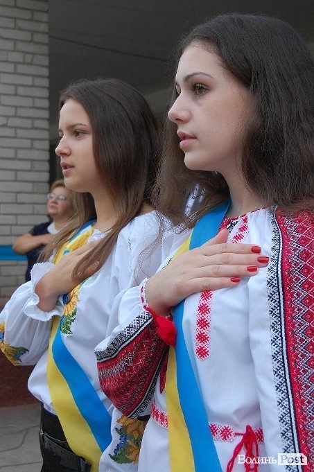 Луцькі депутати Яручик і Ткачук вітали першачків із Днем знань. ФОТО*