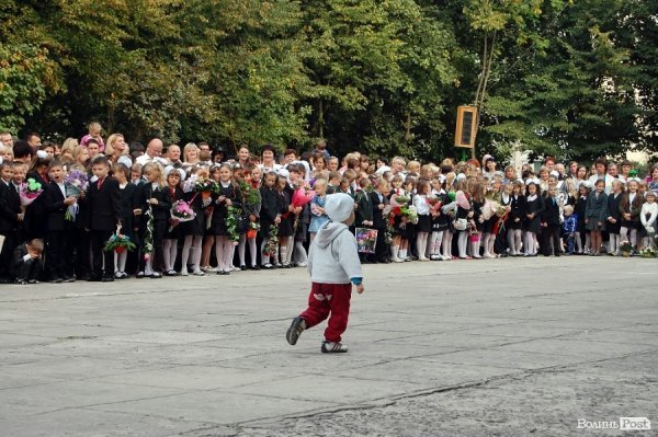 Луцькі депутати Яручик і Ткачук вітали першачків із Днем знань. ФОТО*