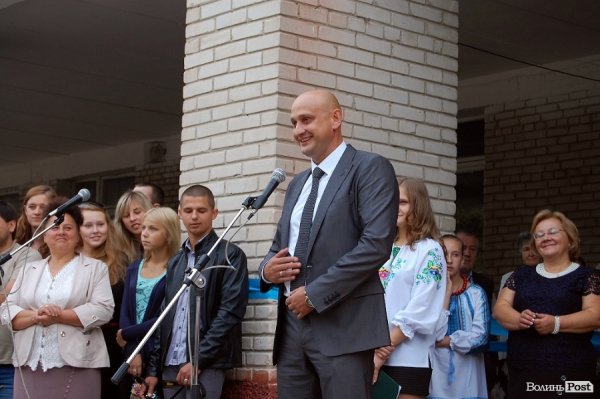 Луцькі депутати Яручик і Ткачук вітали першачків із Днем знань. ФОТО*