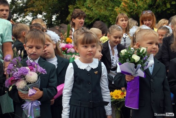 Луцькі депутати Яручик і Ткачук вітали першачків із Днем знань. ФОТО*