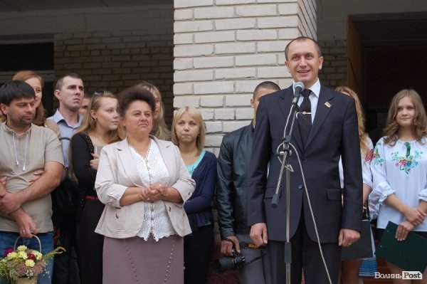 Луцькі депутати Яручик і Ткачук вітали першачків із Днем знань. ФОТО*