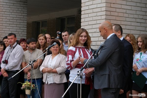 Луцькі депутати Яручик і Ткачук вітали першачків із Днем знань. ФОТО*