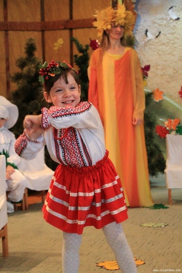 Як луцькі діти радіють осені. ФОТО