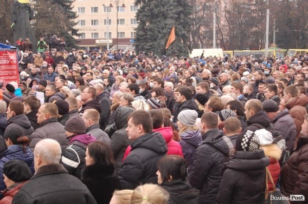 Як луцький Майдан ішов у  наступ на Волинську ОДА. ФОТО