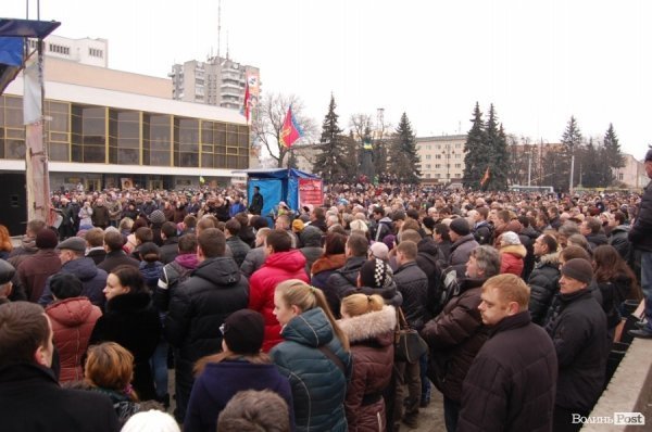 Як луцький Майдан ішов у  наступ на Волинську ОДА. ФОТО