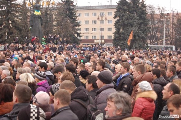 Як луцький Майдан ішов у  наступ на Волинську ОДА. ФОТО