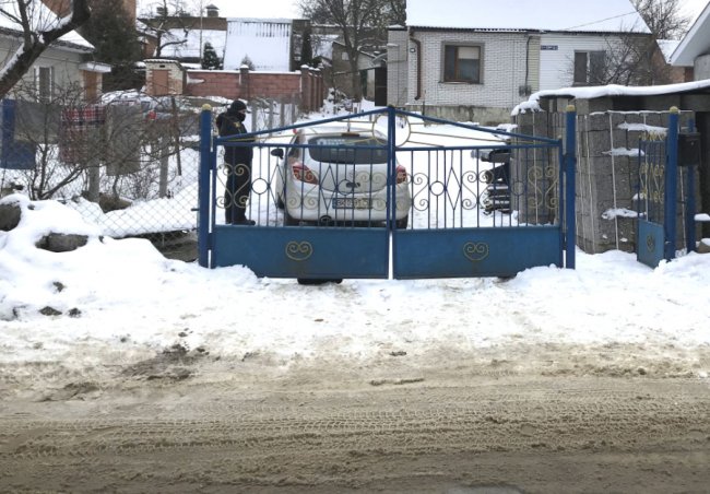 На Рівненщині невідомі пошкодили авто журналістці. ФОТО