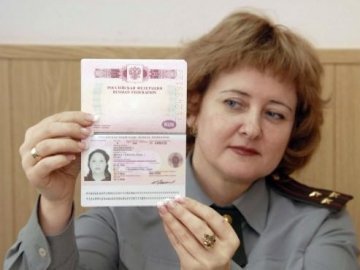 Українцям не видають візи за біопаспортами