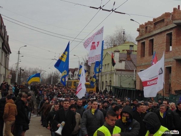 Майдан у Луцьку: Віче і хода на ДПЗ. ФОТО