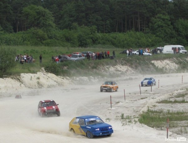 Під Луцьком змагалися автогонщики. ФОТО 