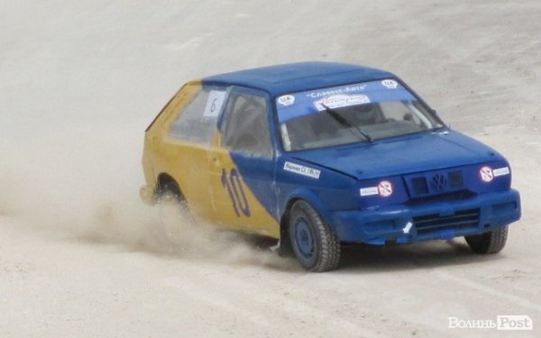 Під Луцьком змагалися автогонщики. ФОТО 