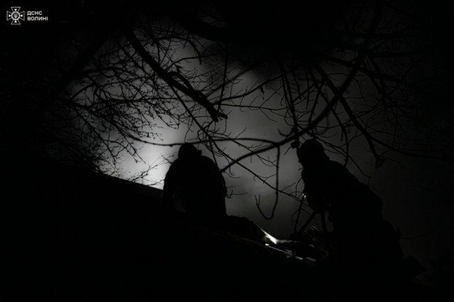 У Луцьку горіла хата-пустка. ФОТО