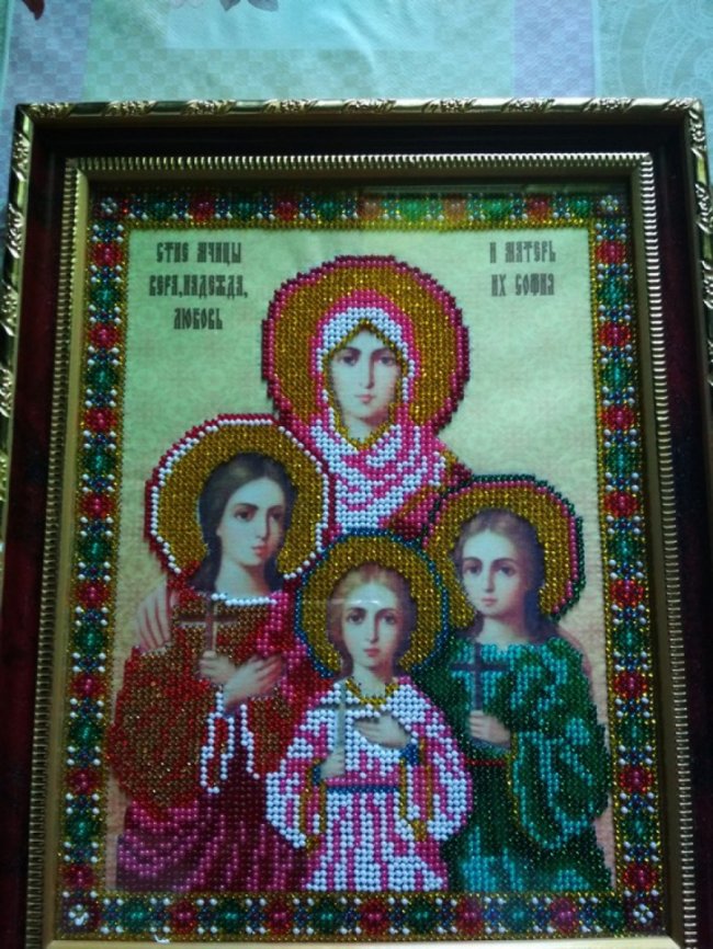 Чоловік з Волині вишиває бісером картини та ікони. ФОТО