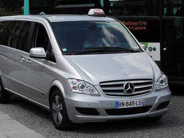 У центрі Луцька викрали автівку на «бляхах»