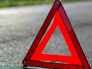 Аварія в Луцьку: Dodge не пропустив вантажівку