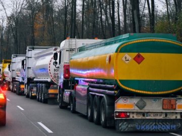 У чергах на кордоні з Польщею – близько 3900 вантажівок