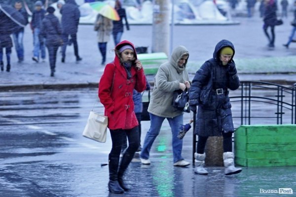 Перший сніг у Луцьку: холодно, вітряно, мокро. ФОТО. ВІДЕО
