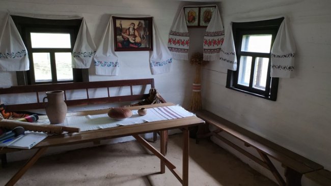 У Рокинях відновили дерев’яну хату, якій понад 150 років. ВІДЕО