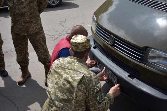 Волинські школярі спільно з волонтерами відремонтували автомобіль для 14 ОМБр. ФОТО
