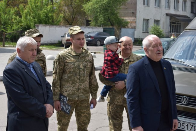 Волинські школярі спільно з волонтерами відремонтували автомобіль для 14 ОМБр. ФОТО