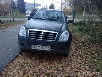 У Луцьку водійка-порушниця втекла від муніципалів на машині чоловіка. ФОТО