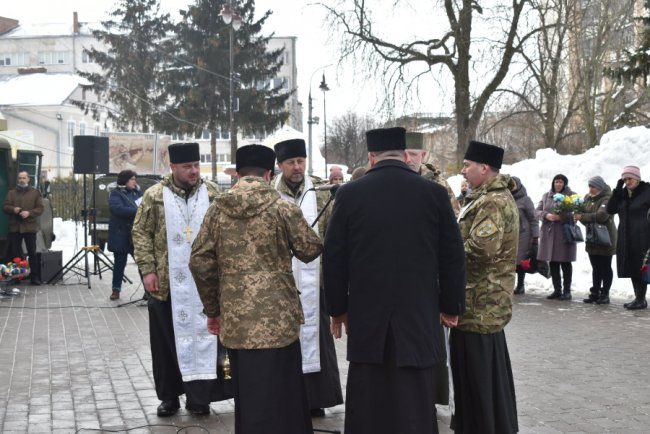 У Луцьку вшанували пам'ять загиблих у боях за Дебальцеве. ФОТО