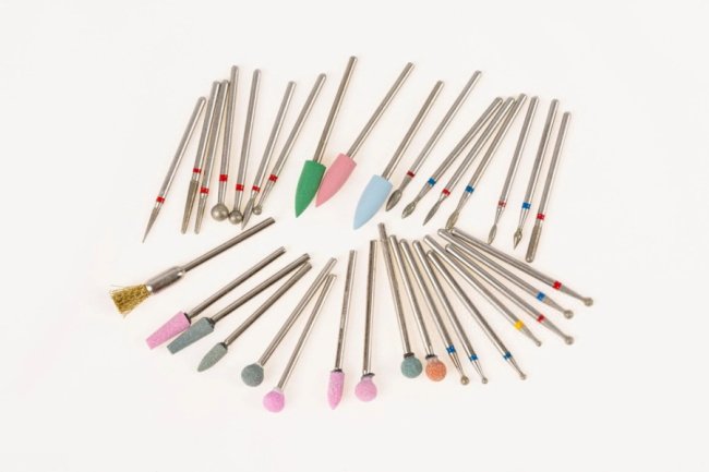 Якою фрезою краще прибирати кутикулу?