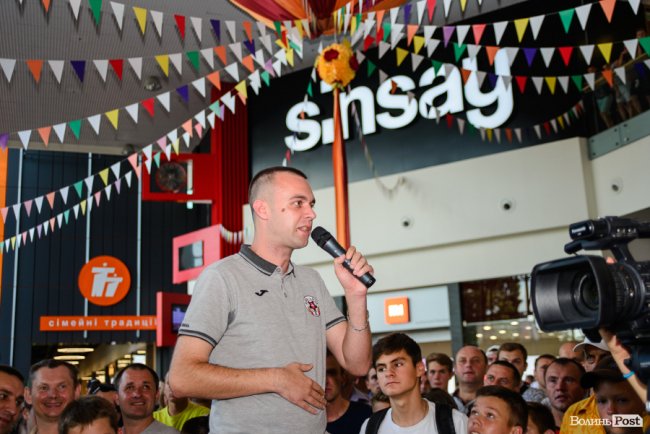 Лучан знайомили з новими гравцями «Волині». ФОТО