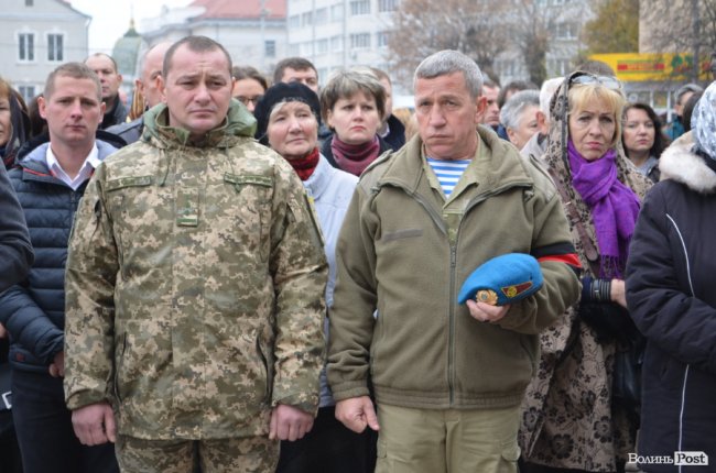 «Він захищав не лише свою сім‘ю»: у Луцьку попрощалися з Героєм. ФОТОРЕПОРТАЖ