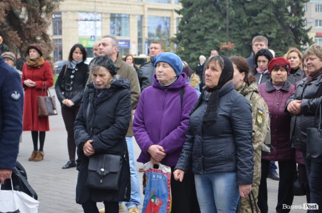 «Він захищав не лише свою сім‘ю»: у Луцьку попрощалися з Героєм. ФОТОРЕПОРТАЖ