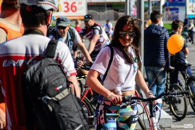 З дітками, собакою та у вишиванках: як лучани провели «Велодень-2019». ФОТО