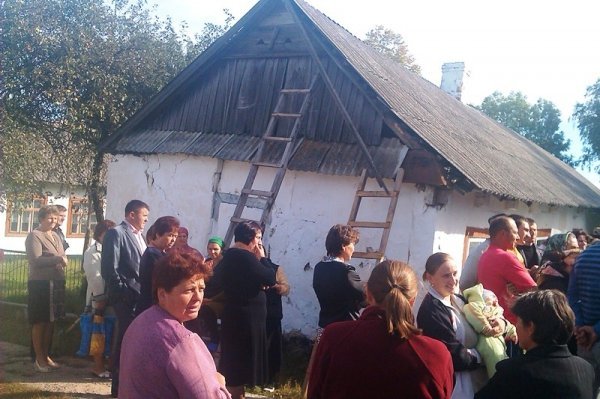 Освітній конфлікт на Волині: селяни чекають на губернатора. ВІДЕО