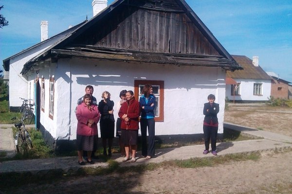 Освітній конфлікт на Волині: селяни чекають на губернатора. ВІДЕО