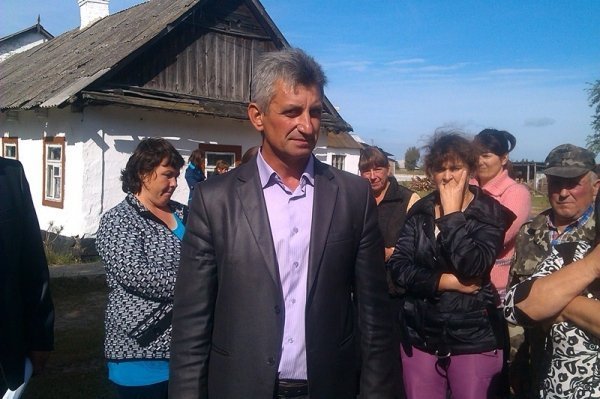 Освітній конфлікт на Волині: селяни чекають на губернатора. ВІДЕО