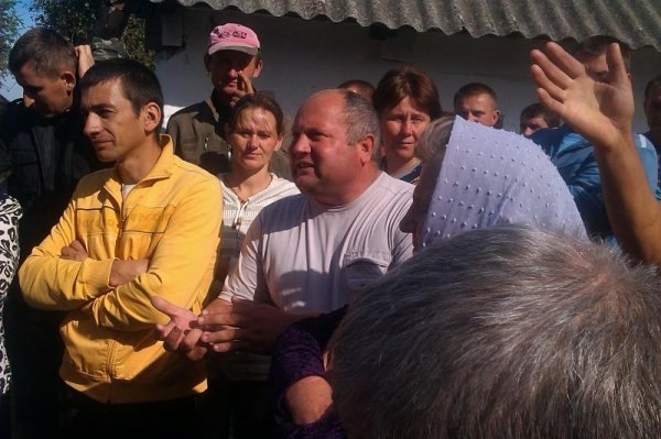 Освітній конфлікт на Волині: селяни чекають на губернатора. ВІДЕО