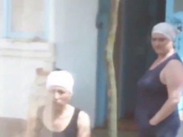 Зафіксували на відео, як двоє жінок намагалися пограбувати помешкання бабусі