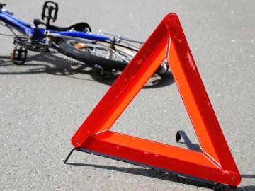 Аварія в Луцьку: велосипедист потрапив під маршрутку