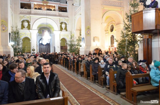 Магія Різдва: у луцькому соборі відбулося урочисте богослужіння. ФОТО