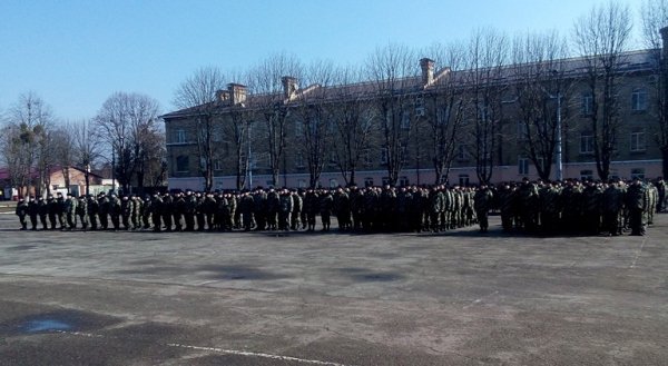 Луцьких прикордонників проводжали на Схід. ФОТО