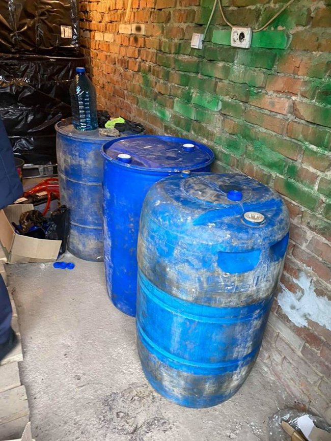 У Луцьку вилучили контрафактного алкоголю та цигарок на понад мільйон гривень. ФОТО