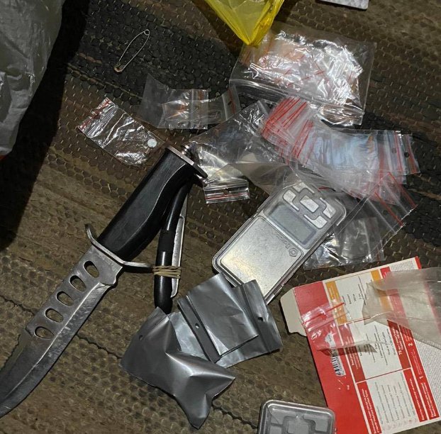 Зброя, граната, психотропні речовини: у двох районах Волині викрили нарколабораторії. ФОТО